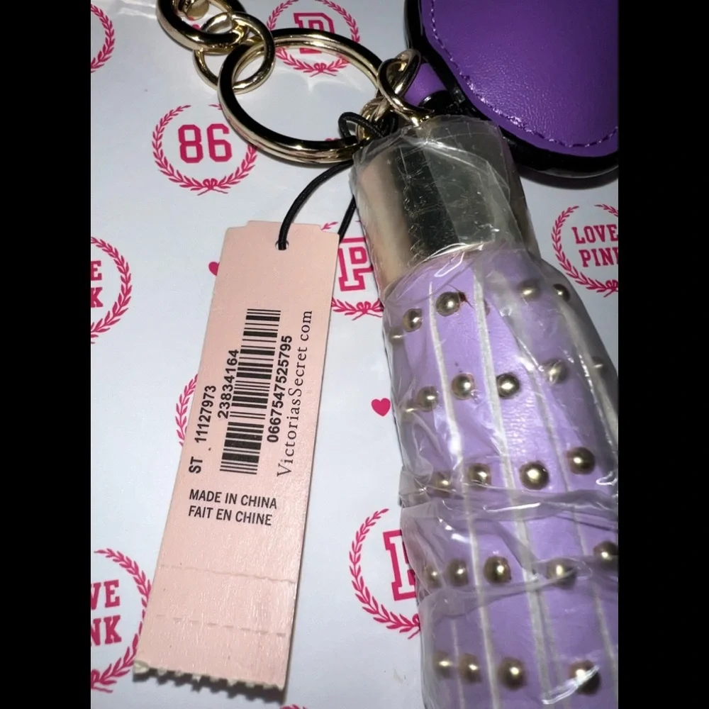 💜NWT Victoria’s Secret studded tassel keychain💜